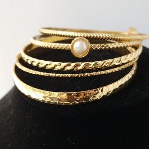 🍁3/$25 Set of Gold Tone Bangles